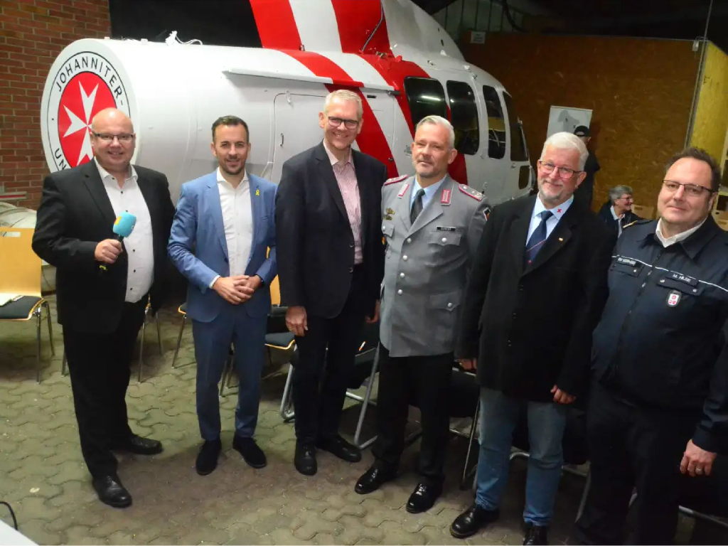 Diskutierten über Fragen von Katastrophenschutz und Sicherheit (von links): Claus Plachetka, Bastian Ernst, Björn Thümler, Sven Dunker, Peter Deyle und Martin Hilse. Diskutierten über Fragen von Katastrophenschutz und Sicherheit (von links): Claus Plachetka, Bastian Ernst, Björn Thümler, Sven Dunker, Peter Deyle und Martin Hilse.